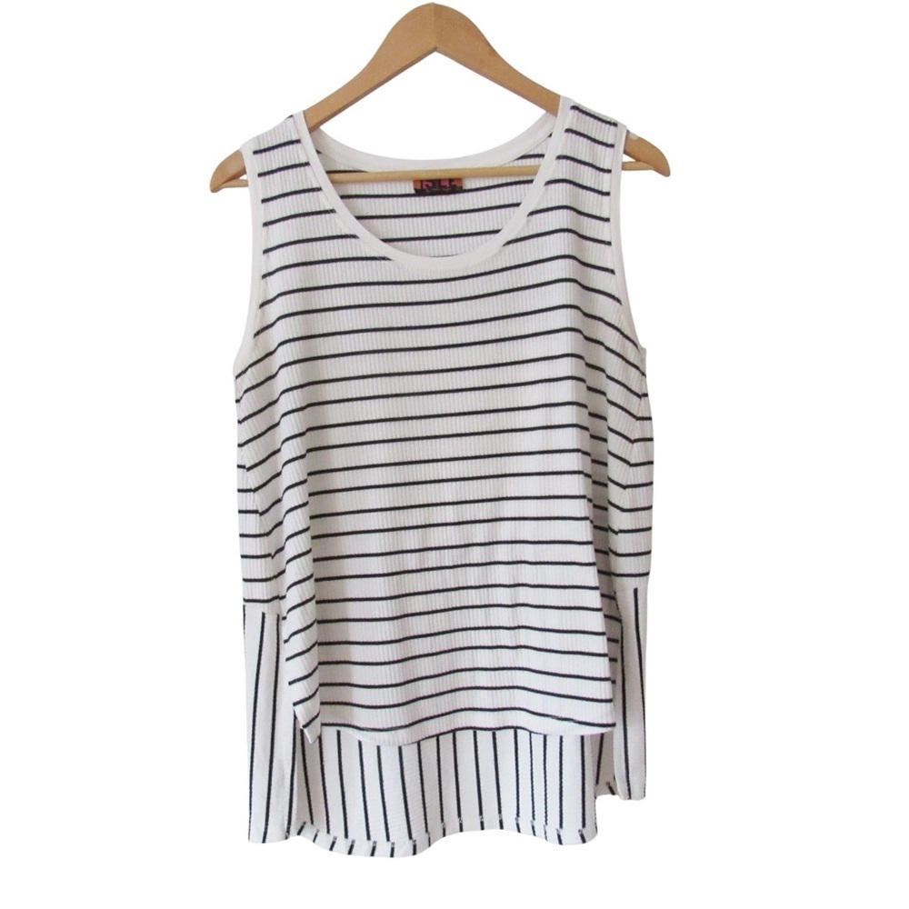 Isle By Melis Kozan Ribbed Striped Tank Top Large White Black Crewneck Classic